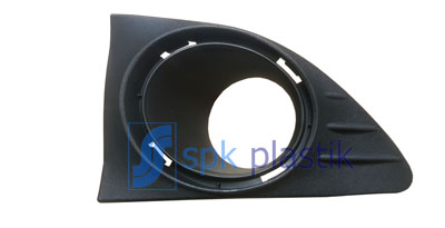 SİS FAR ÇERÇEVESİ (KAPAĞI) (SİSLİ) SOL CLIO IV SYMBOL-JOY-LOGAN-SANDERO 13=> - SPK - OEM 261528359R